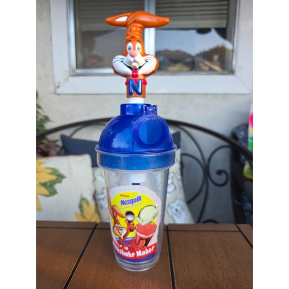 Vintage Nestlé Nesquik Milkshake Maker Quik Bunny Plunger Cup Blue Collectible